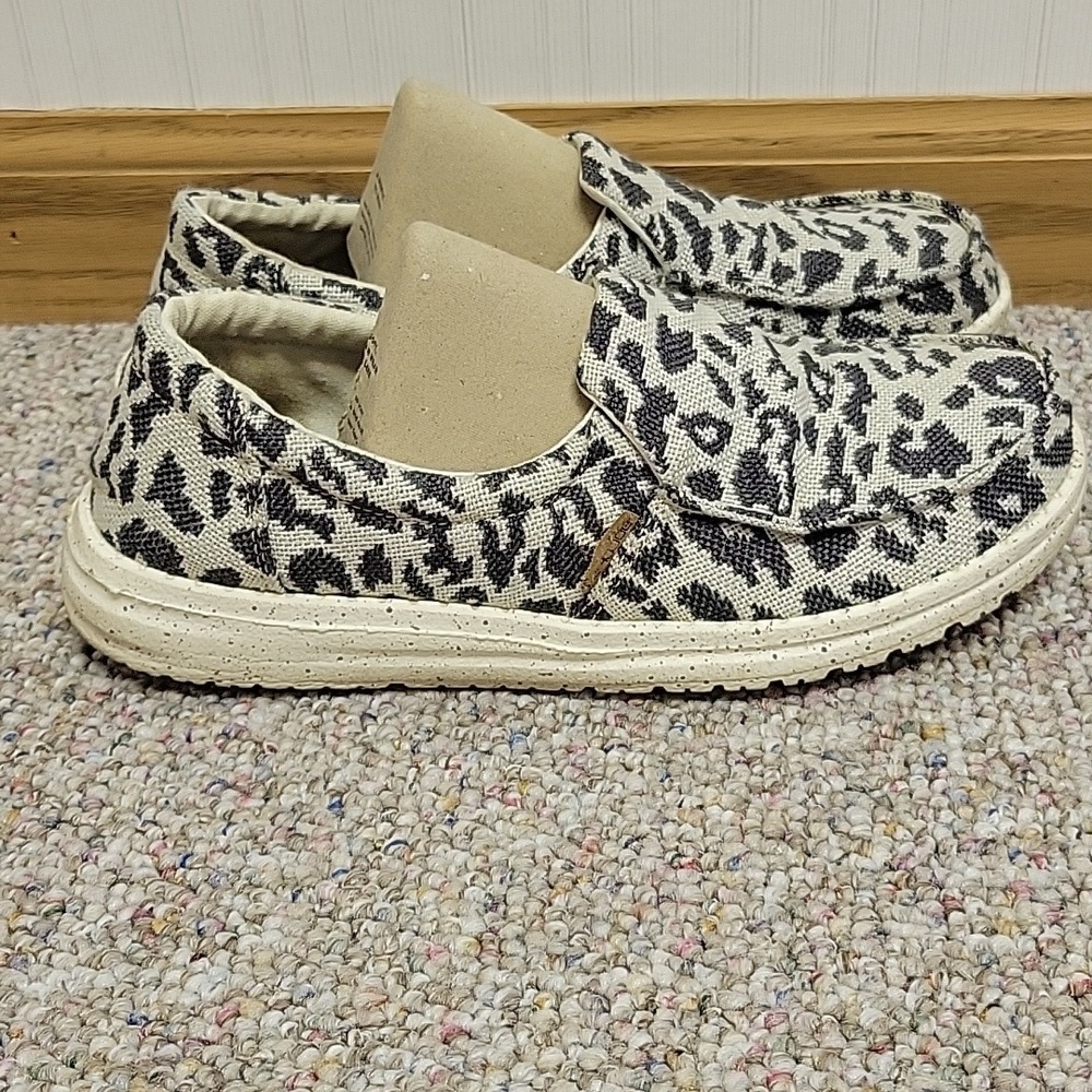 Hey Dude Woven Cheetah Grey Print fabric Slip-On Women's Shoes 6 coastal summer - Picture 2 of 8